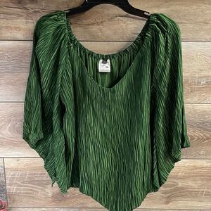 Lost Island Ladies Top, Size Medium Forest Green and Black